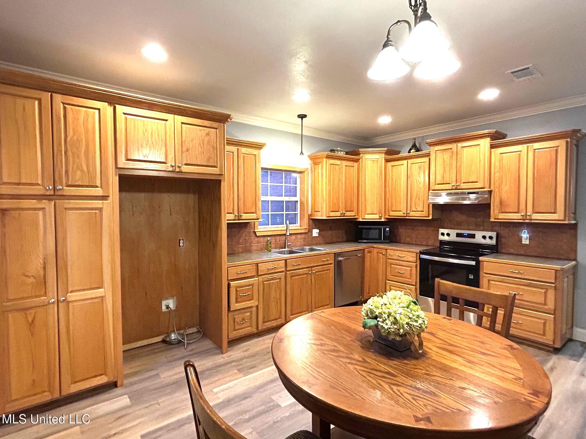 1025 Clover Lane McComb, MS 39648 - Photo 5 of 17 Kitchen