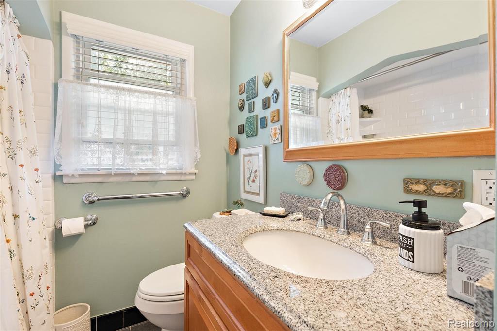 327 West Maple Road Clawson, MI 48017 - Photo 8 of 26