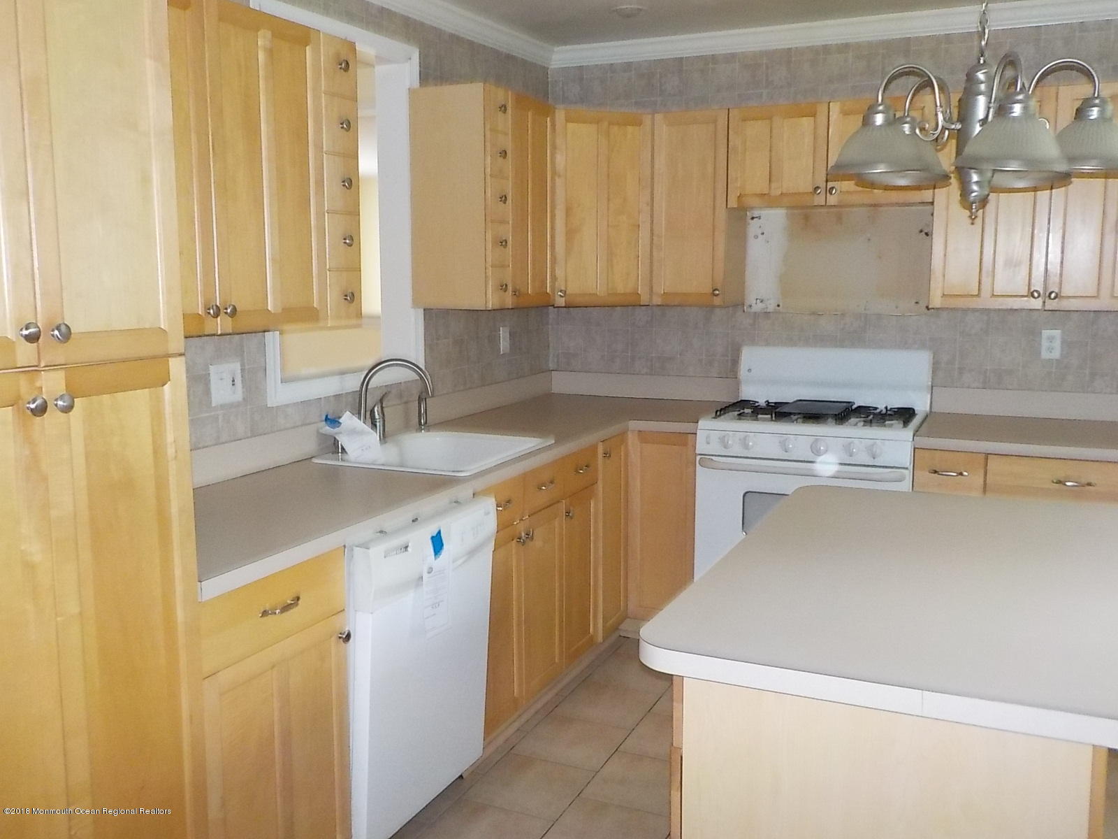 21 Amherst Road Toms River, NJ 08757 - Photo 3 of 28 DSCN9711