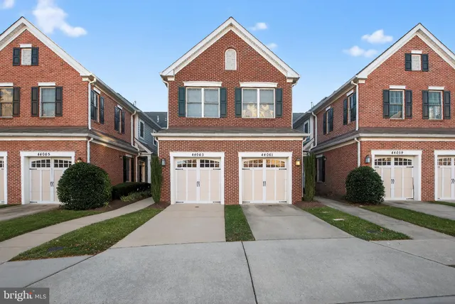 $3,000 | 44063 Vaira Terrace, Chantilly, VA 20152