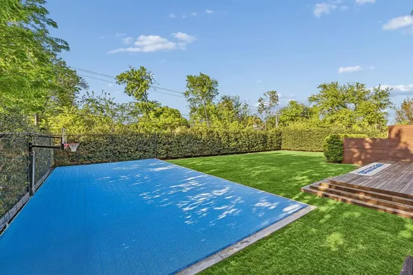a view of a yard with an trees