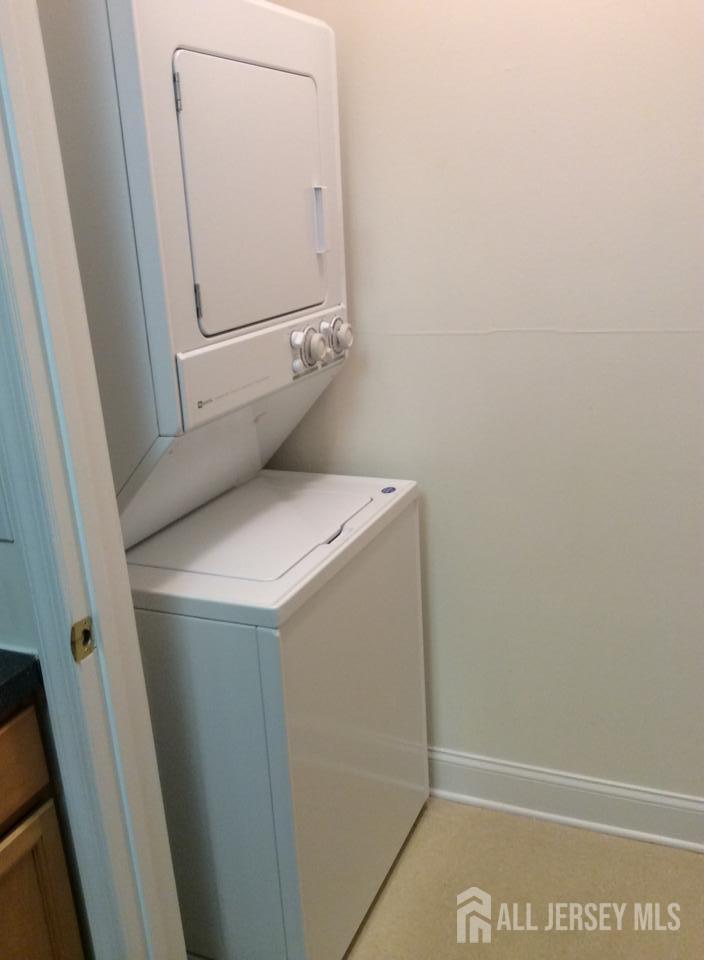 244 Samuel Circle Parlin, NJ 08859 - Photo 8 of 14 a utility room with dryer and washer