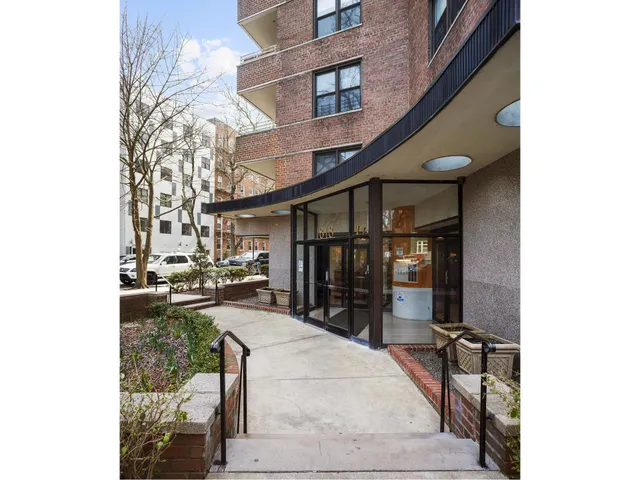 $379,000 | 1818 Newkirk Avenue, Unit 6N | Ditmas Park