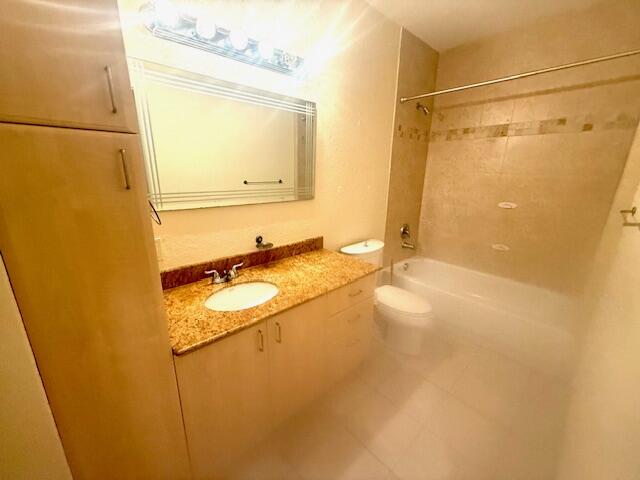1650 Presidential Way, Unit 506 West Palm Beach, FL 33401 - Photo 12 of 15 a bathroom with a tub sink and mirror