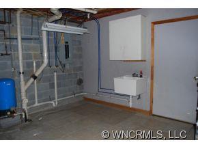 4 Edna Oaks Road Hendersonville, NC 28792 - Photo 17 of 19 a view of a bathroom
