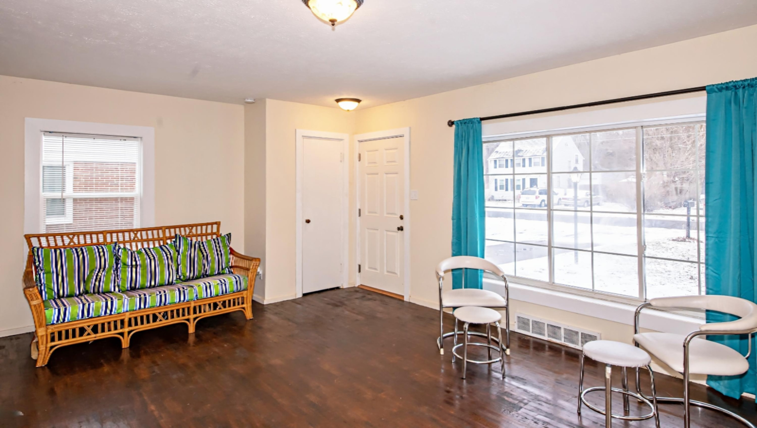 222 Hampton Road Benton Harbor, MI 49022 - Photo 3 of 25 DSC03470_