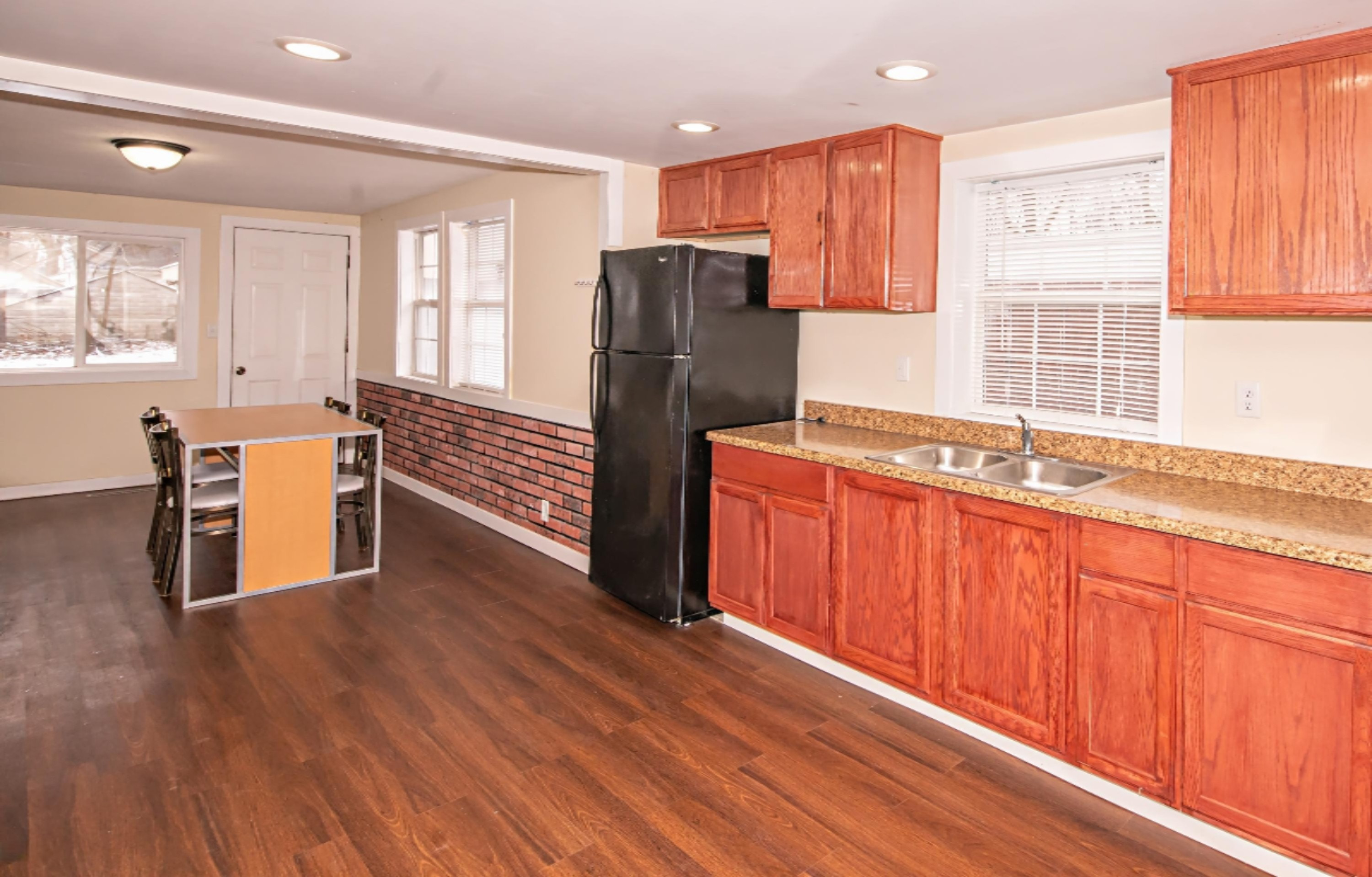 222 Hampton Road Benton Harbor, MI 49022 - Photo 6 of 25 DSC03481_pe