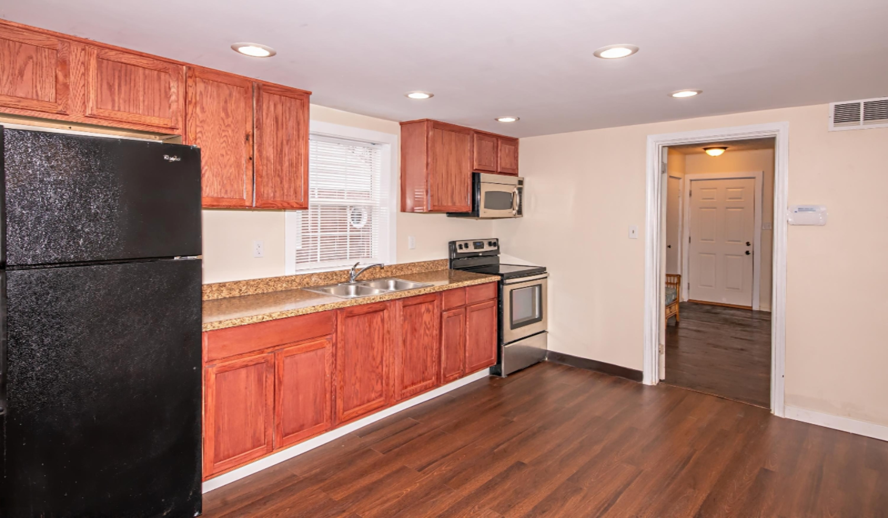 222 Hampton Road Benton Harbor, MI 49022 - Photo 7 of 25 DSC03476_pe