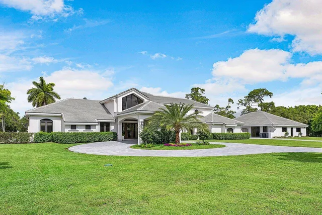 a view of a house with backyard and porch