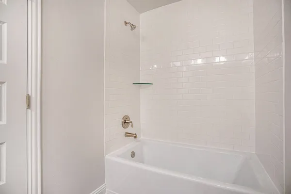 $304,400 | 4334 West Bayou Maison Circle, Dickinson, TX 77539