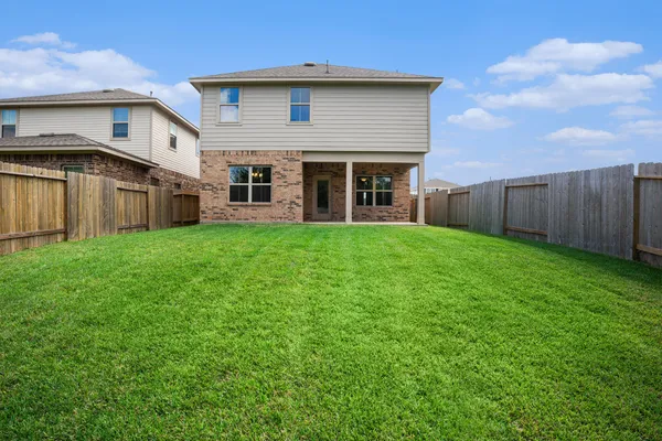 $304,400 | 4334 West Bayou Maison Circle, Dickinson, TX 77539
