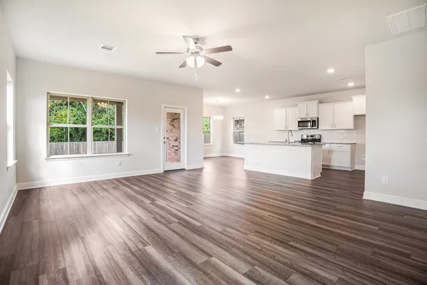 $304,400 | 4334 West Bayou Maison Circle, Dickinson, TX 77539