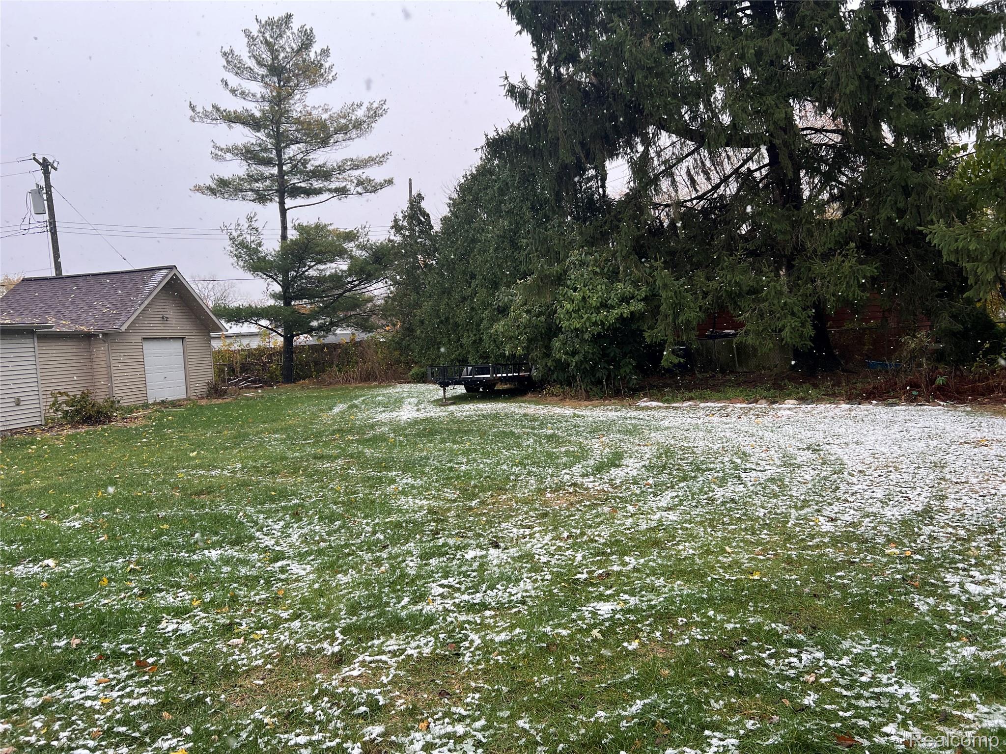 36795 Greenbush Road Wayne, MI 48184 - Photo 36 of 61 View of yard