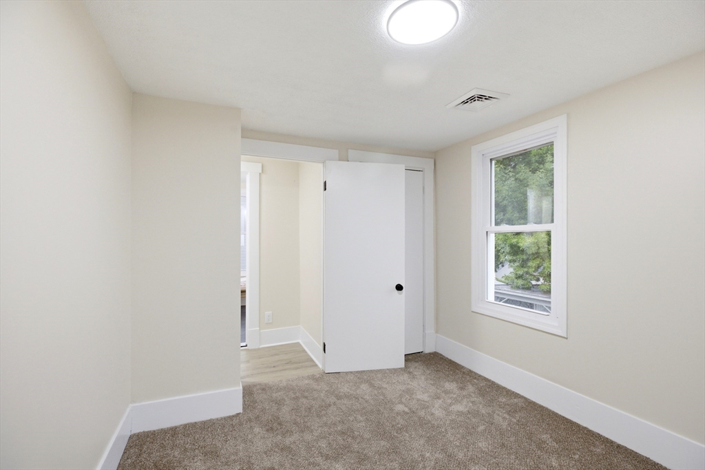 32 Sargon Street Springfield, MA 01104 - Photo 23 of 34