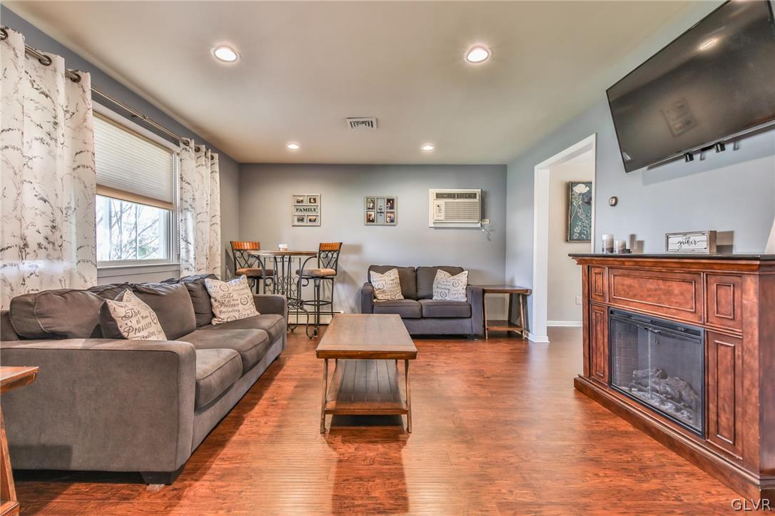 2873 Ivanhoe Road Bethlehem, PA 18017 - Photo 7 of 44 Gallery Image 7