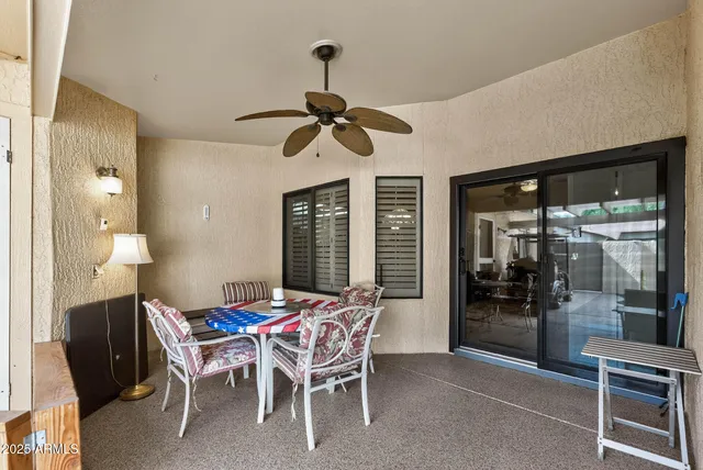 a view of a parking area