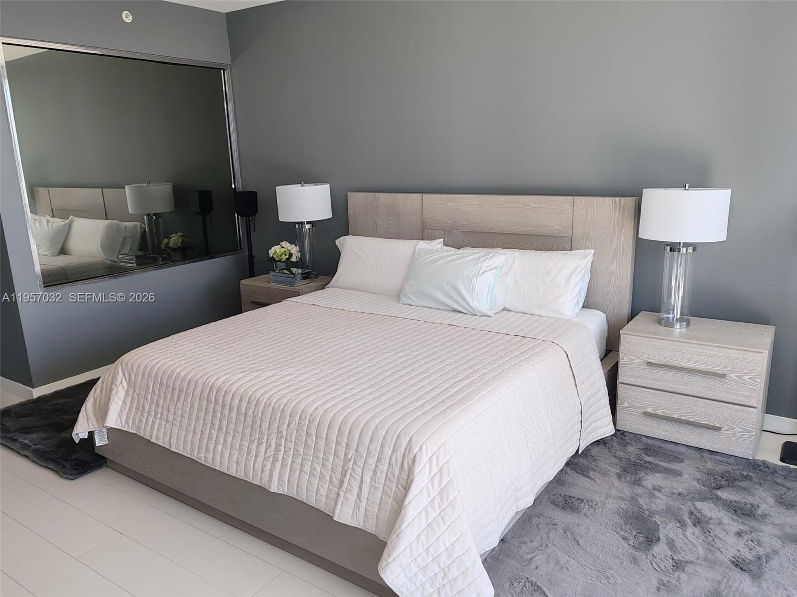 200 Biscayne Blvd Way, Unit 3907 Miami, FL 33131 - Photo 11 of 20 a bedroom with a bed and a lamp