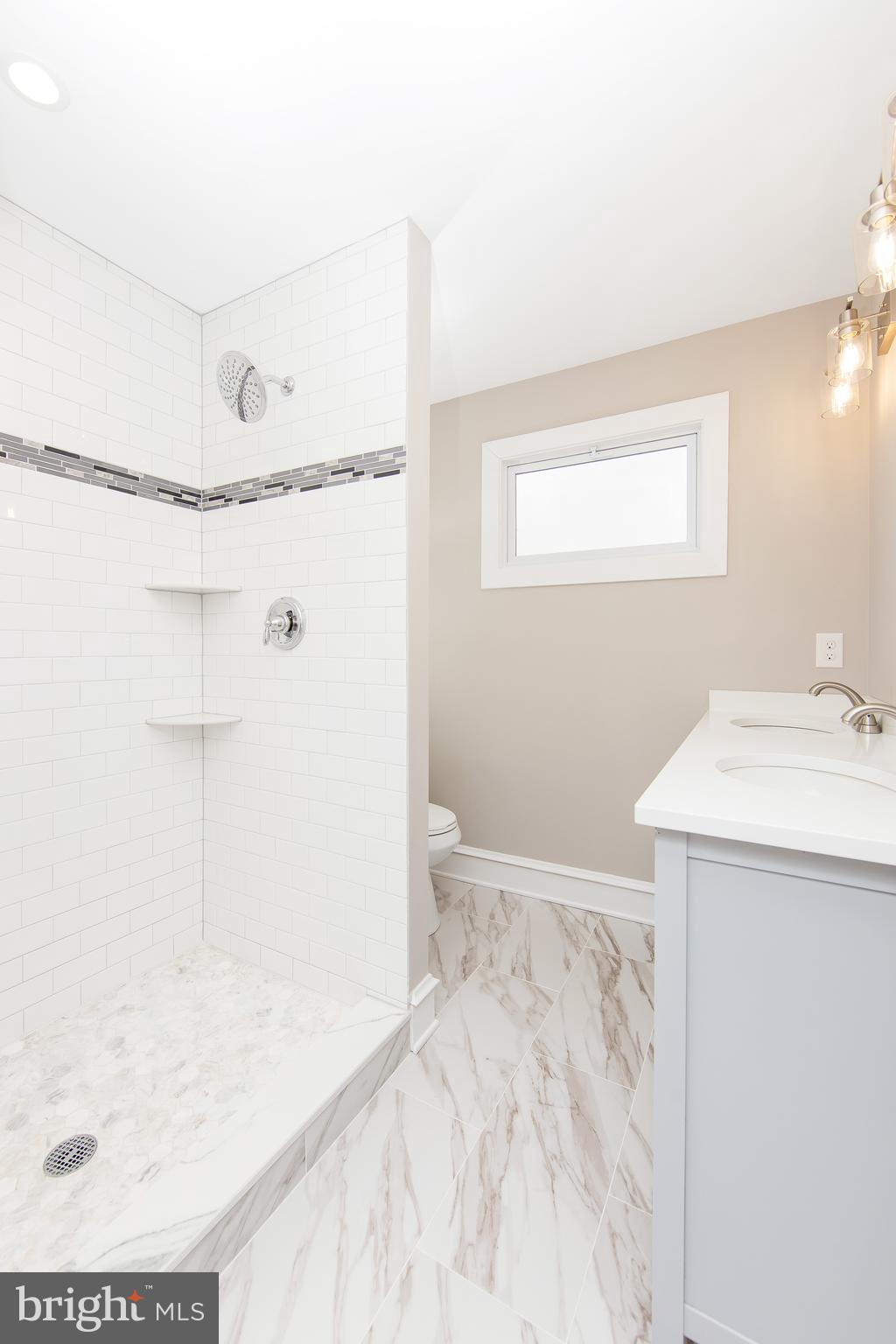 122 Harwicke Road Springfield, PA 19064 - Photo 31 of 50 Main bedroom en-suite bathroom