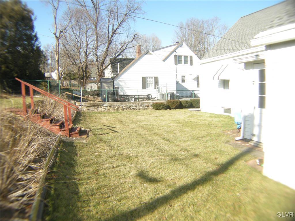 526 Willow Road Hellertown, PA 18055 - Photo 3 of 21 Gallery Image 3