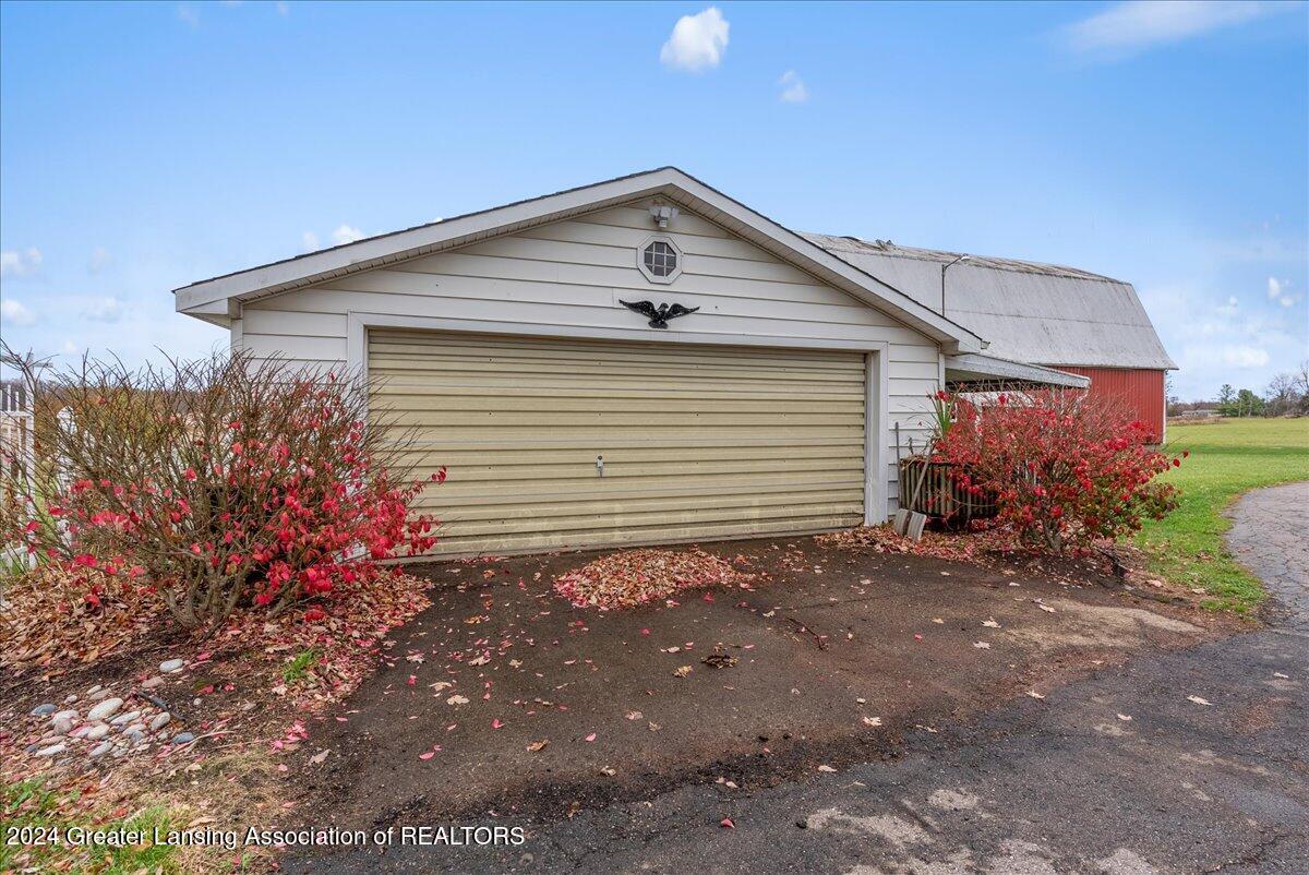 11739 Oneida Road Grand Ledge, MI 48837 - Photo 24 of 36 31-Media Jett - 16