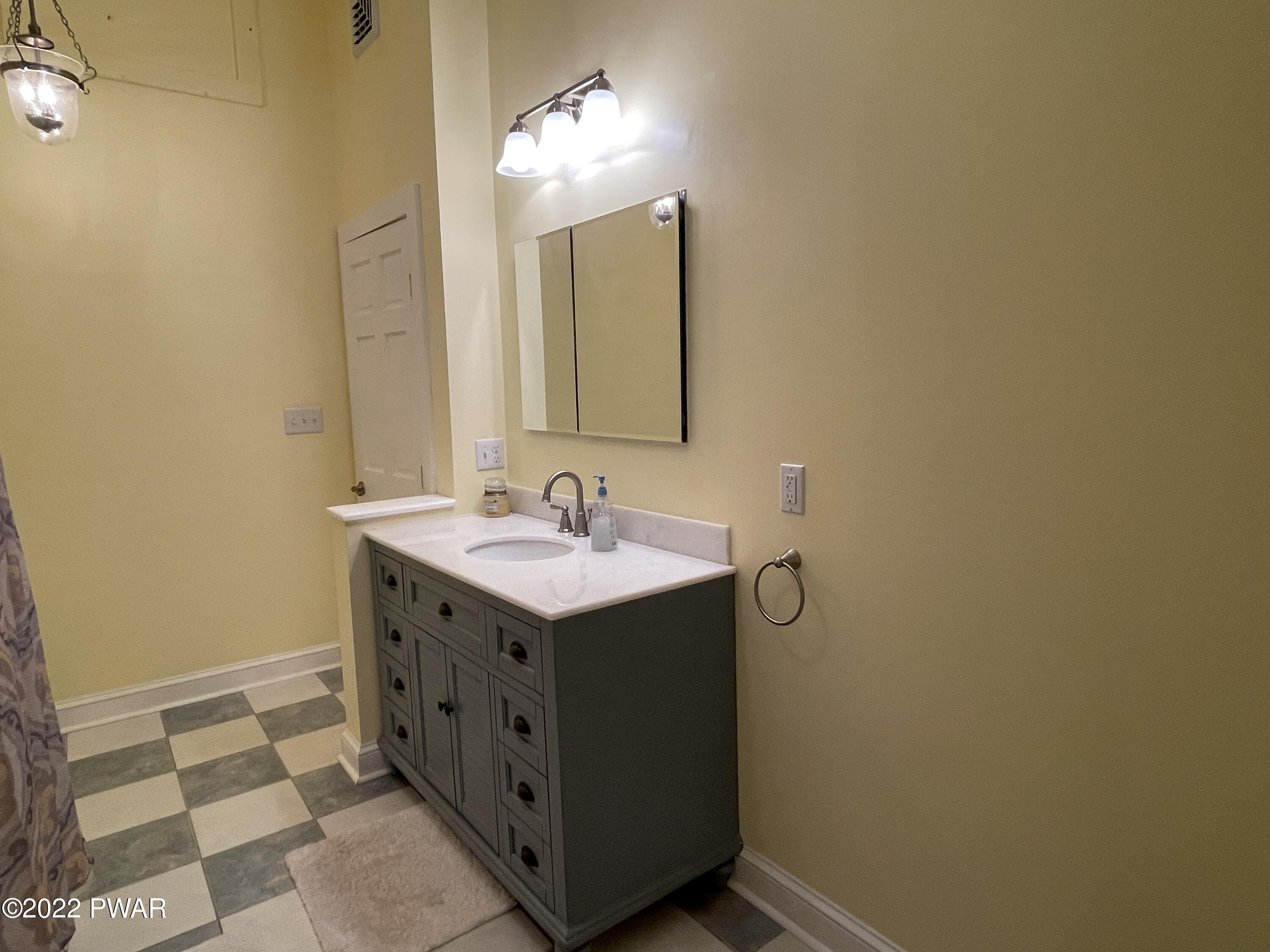 2559 River Road Damascus, PA 18415 - Photo 58 of 70 Upstairs Bathroom