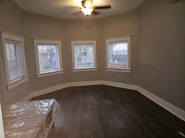 $800 | 517 East Chicago Street, Unit 7, Elgin, IL 60120