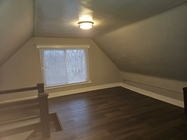 $800 | 517 East Chicago Street, Unit 7, Elgin, IL 60120