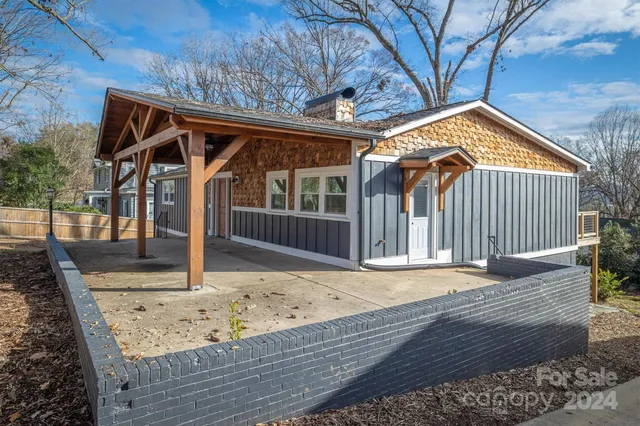 a view of a house with a small yard