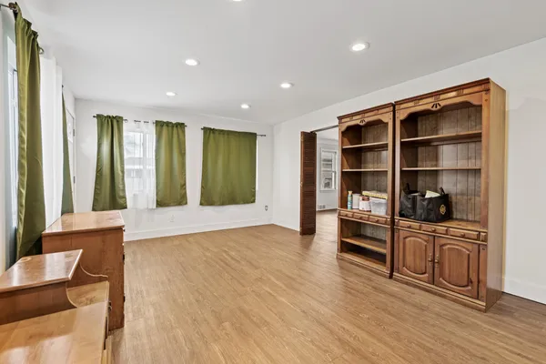 $230,000 | 7210 Buckingham Avenue, Allen Park, MI 48101