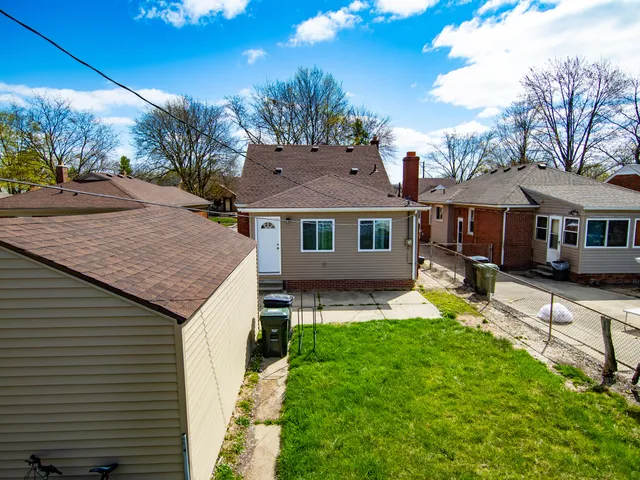 $230,000 | 7210 Buckingham Avenue, Allen Park, MI 48101