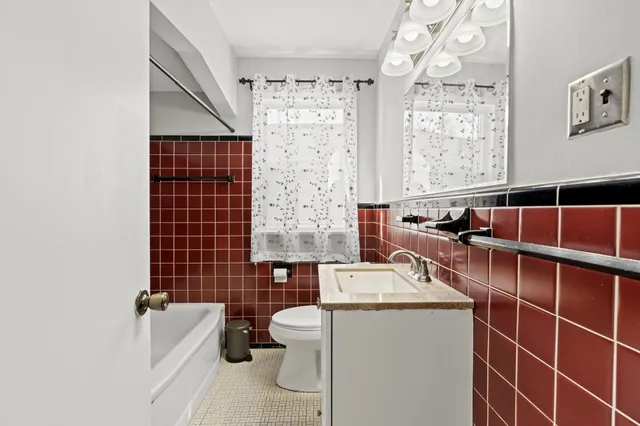 $230,000 | 7210 Buckingham Avenue, Allen Park, MI 48101