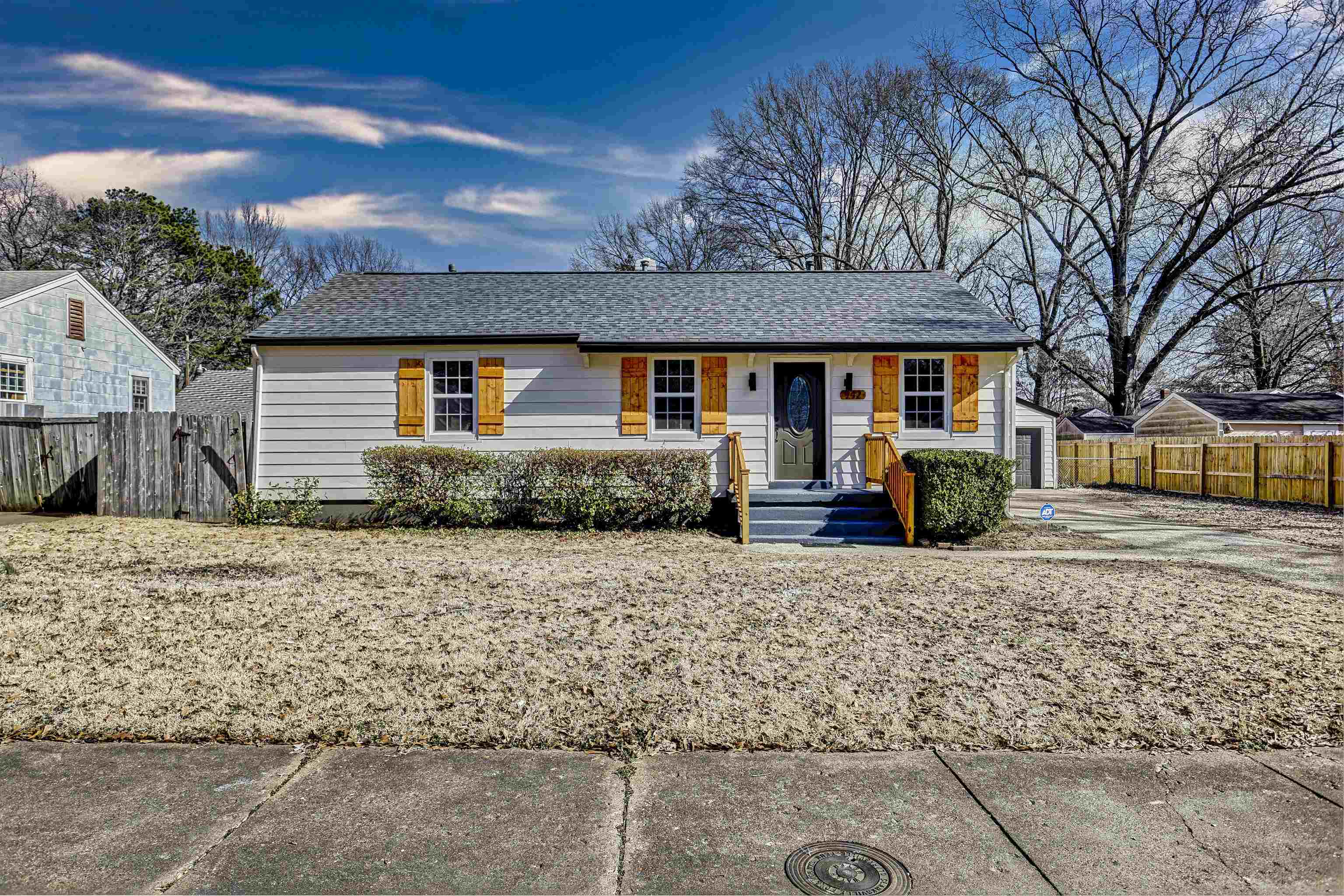 942 Wingfield Road Memphis, TN 38122 - Photo 1 of 24 a front view of a house with a yard