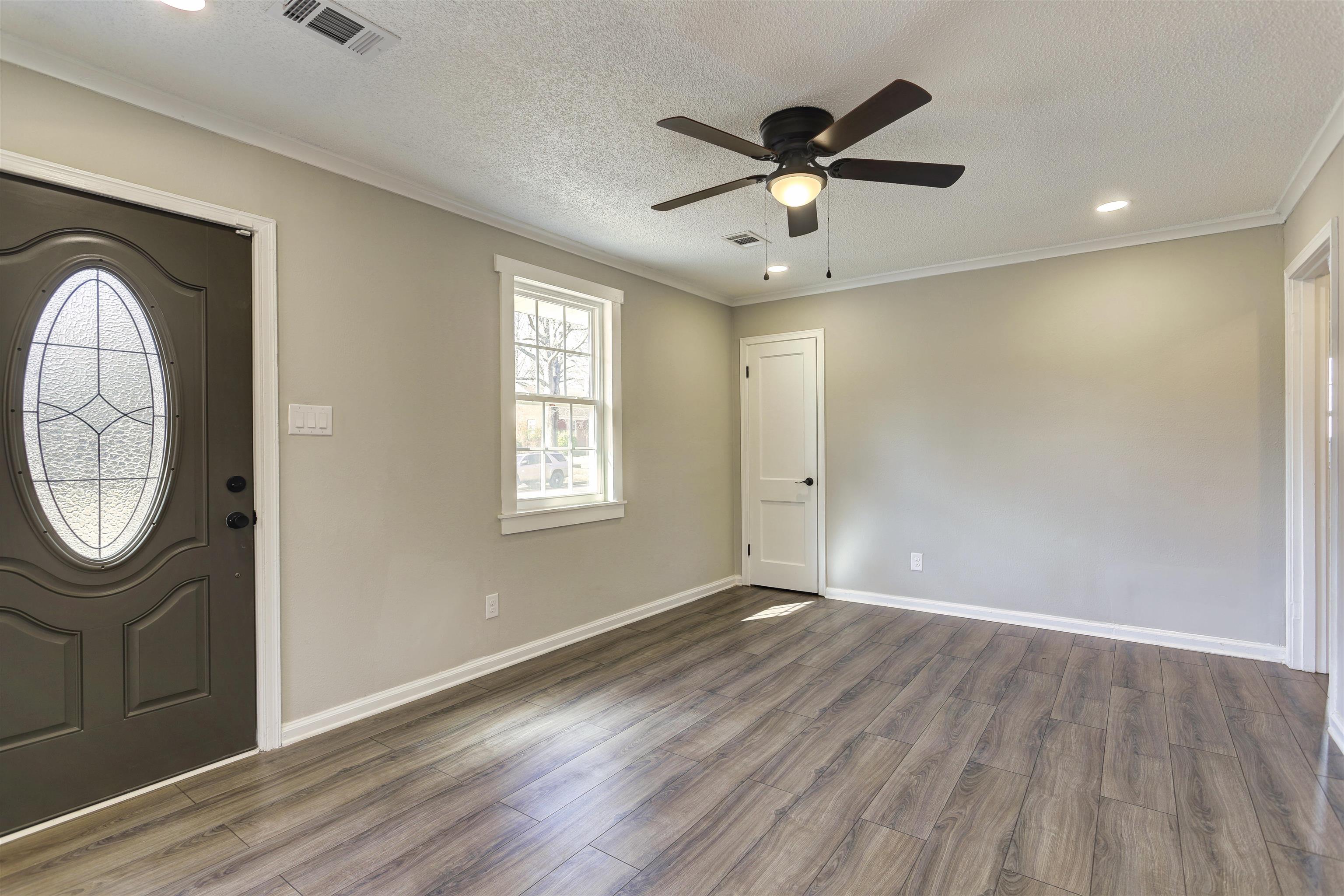 942 Wingfield Road Memphis, TN 38122 - Photo 5 of 24 wooden floor in an empty room with a window