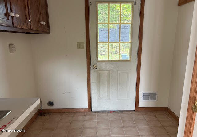 382 Roemerville Road Newfoundland, PA 18445 - Photo 21 of 25 a view of an empty room with window