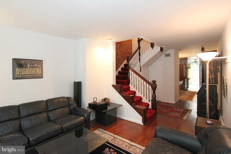128 D Street Southeast Washington, DC 20003 - Photo 25 of 28 Living Room