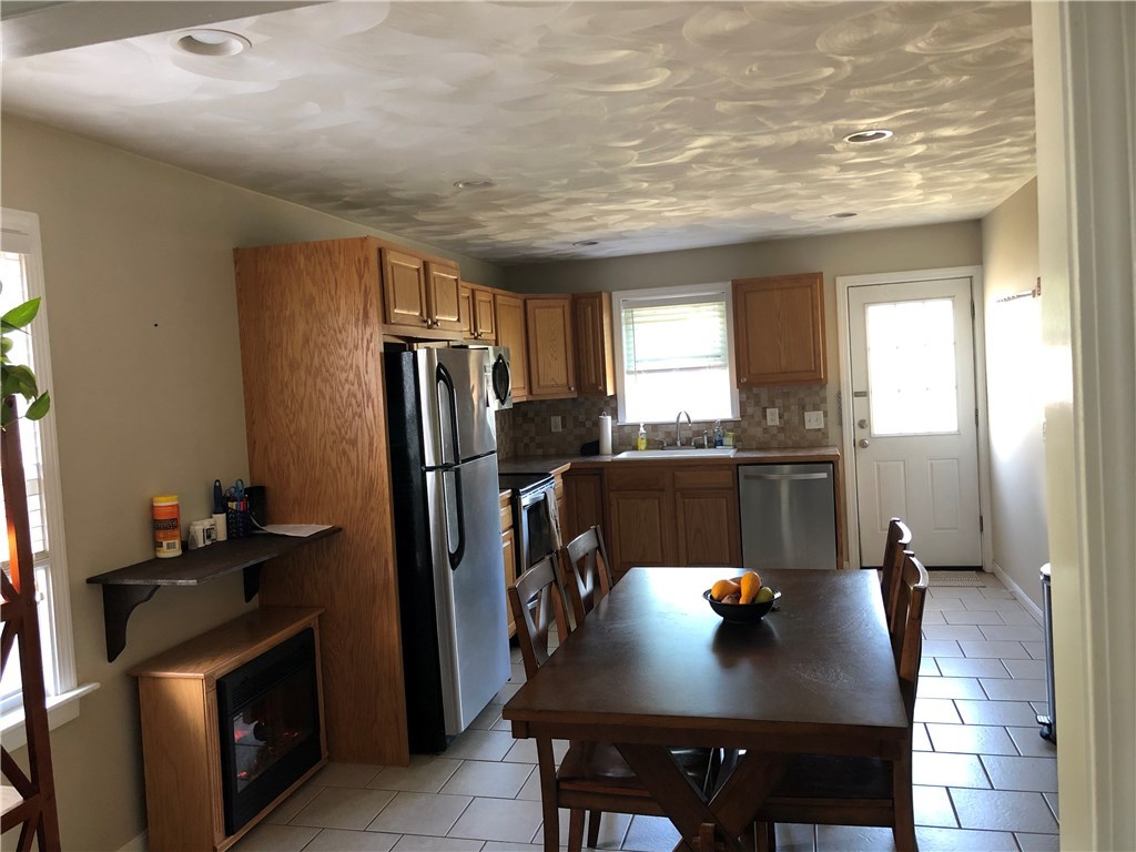 120 Milton Road Warwick, RI 02888 - Photo 4 of 24 Gallery Image 4