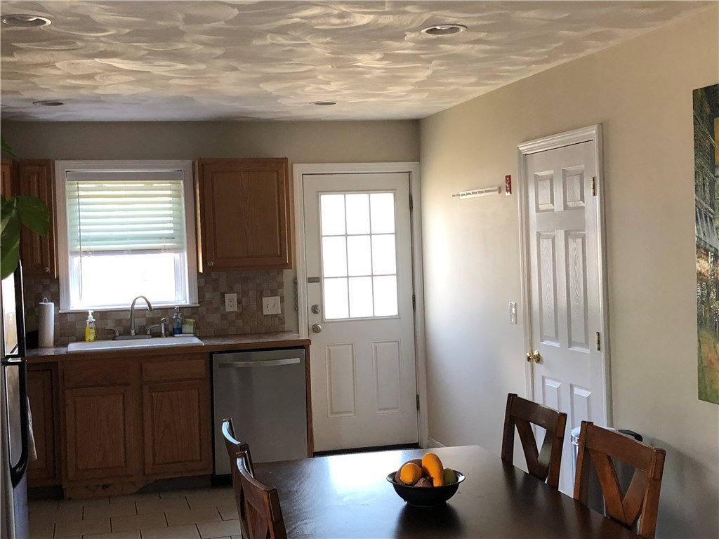 120 Milton Road Warwick, RI 02888 - Photo 6 of 24 Gallery Image 6