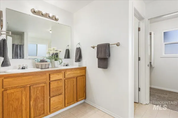 $375,000 | 533 West Palmer Drive, Nampa, ID 83686