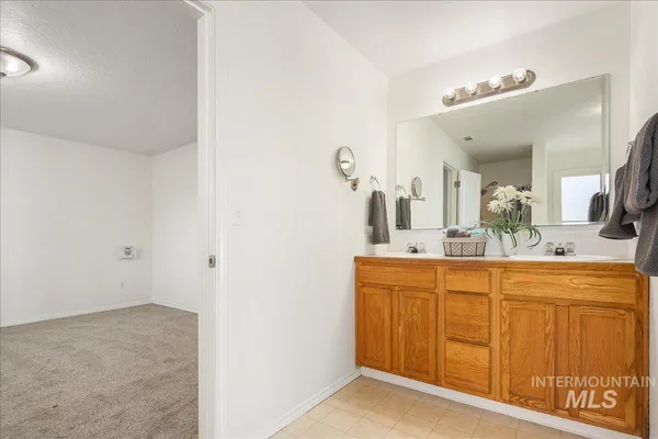 $375,000 | 533 West Palmer Drive, Nampa, ID 83686