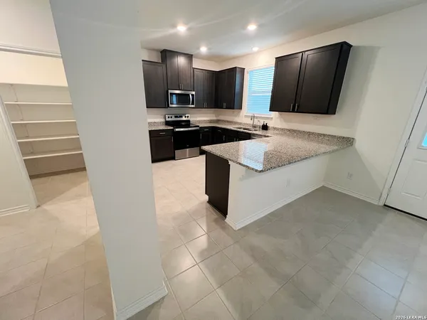 $1,895 | 11306 Amberina, San Antonio, TX 78245