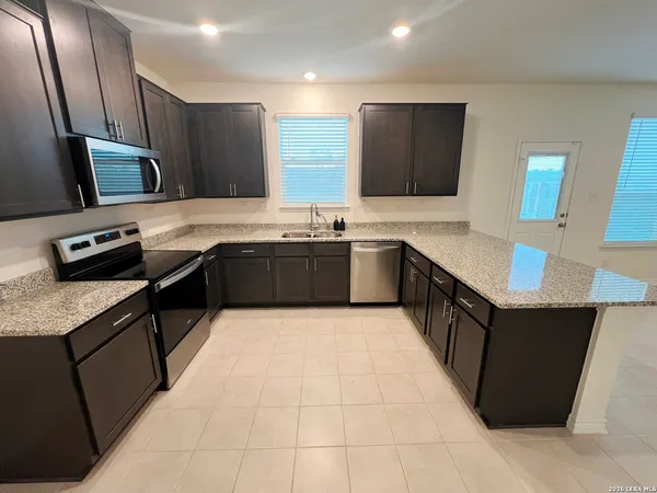 $1,895 | 11306 Amberina, San Antonio, TX 78245