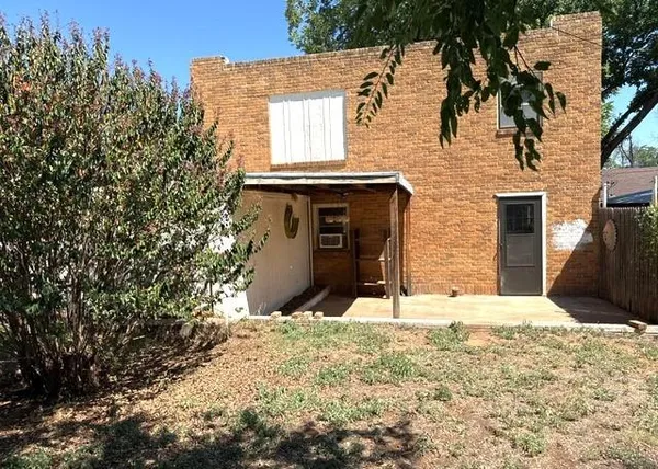 a view of a backyard of the house
