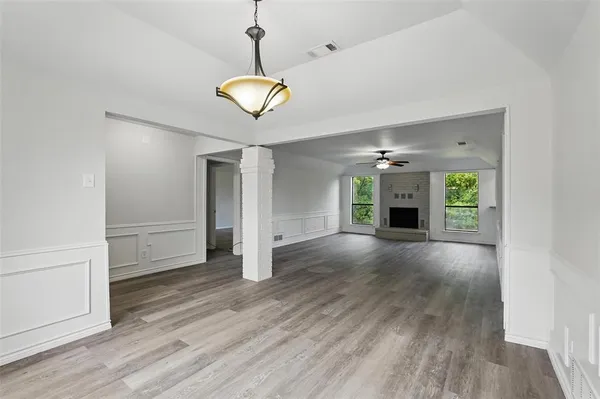 $2,500 | 829 Hunters Creek Drive, DeSoto, TX 75115