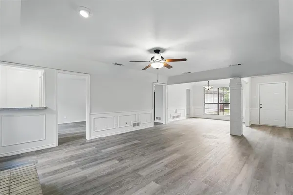 $2,500 | 829 Hunters Creek Drive, DeSoto, TX 75115