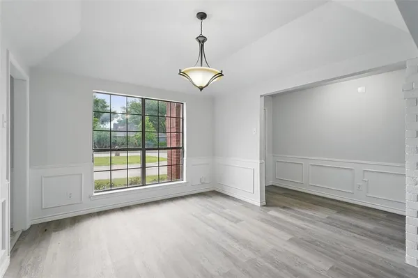 $2,500 | 829 Hunters Creek Drive, DeSoto, TX 75115