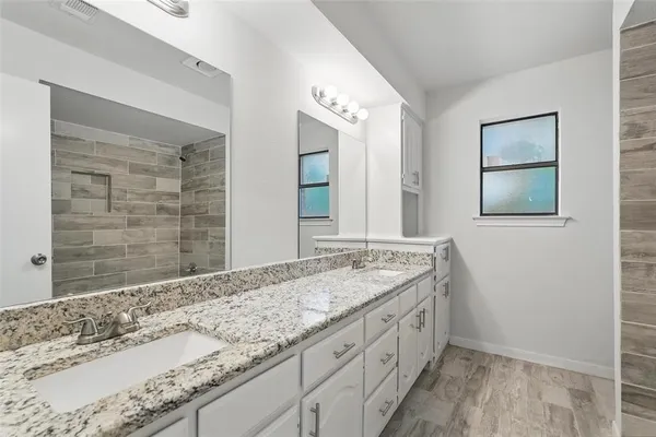 $2,500 | 829 Hunters Creek Drive, DeSoto, TX 75115