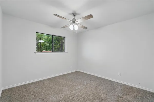 $2,500 | 829 Hunters Creek Drive, DeSoto, TX 75115