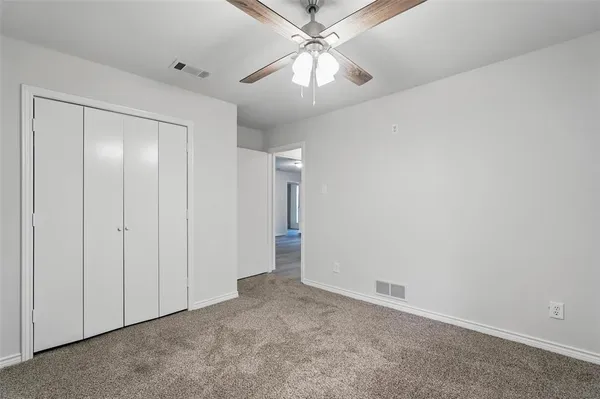 $2,500 | 829 Hunters Creek Drive, DeSoto, TX 75115