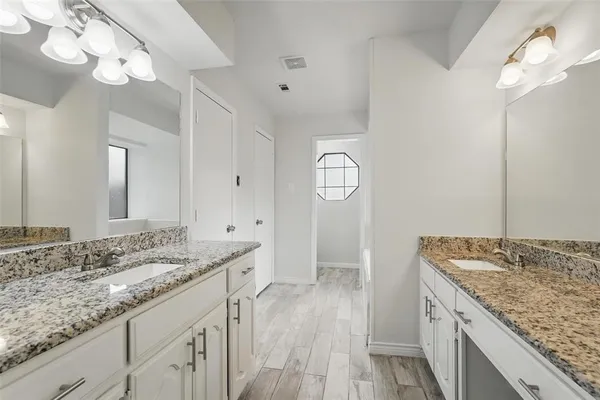 $2,500 | 829 Hunters Creek Drive, DeSoto, TX 75115