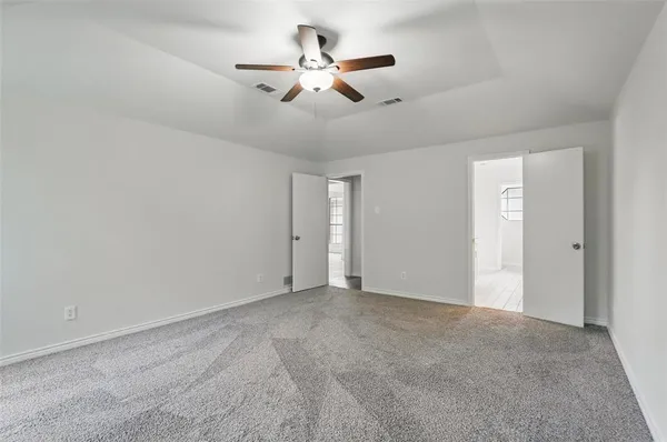 $2,500 | 829 Hunters Creek Drive, DeSoto, TX 75115